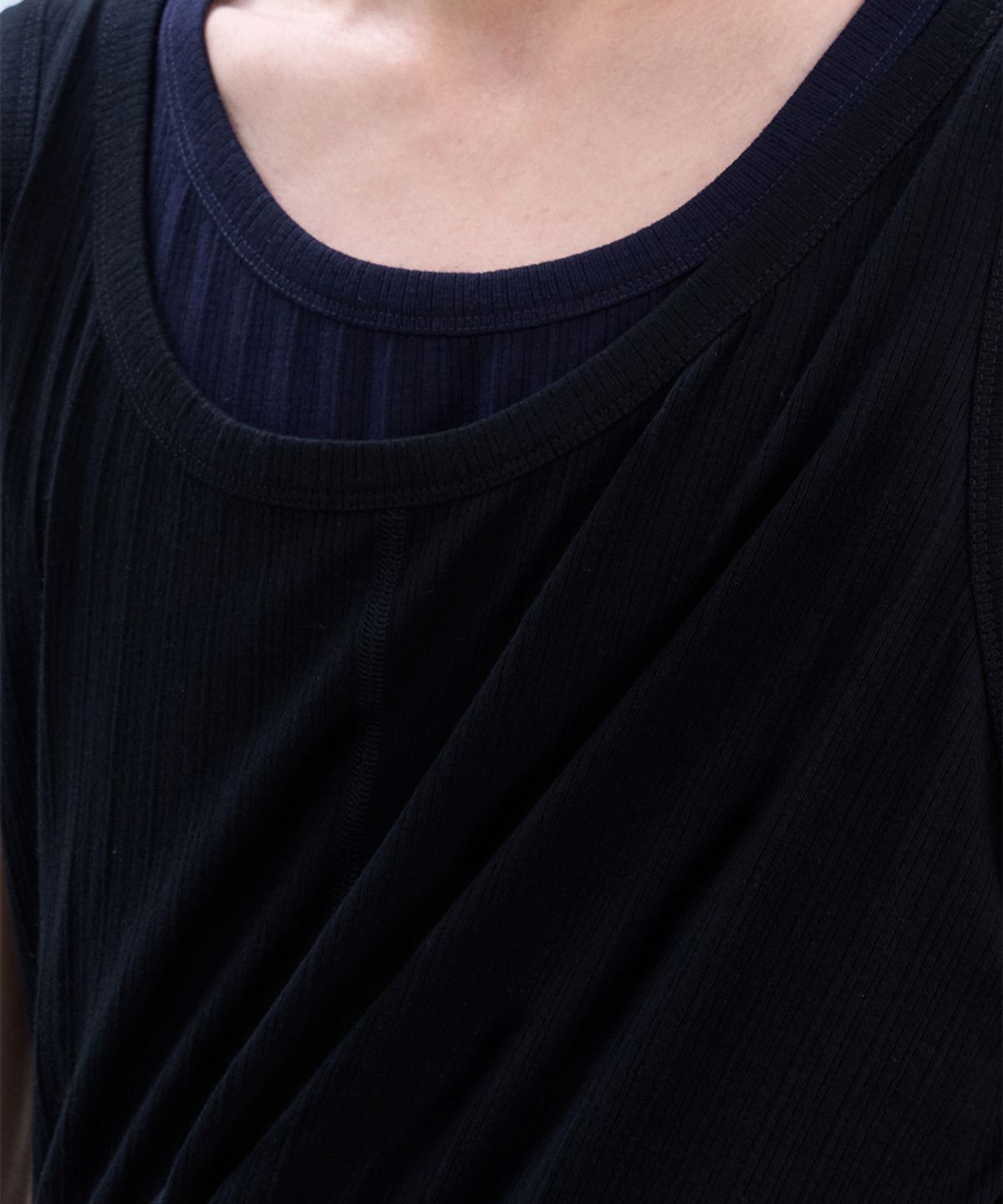 폼리쉬(FORMLICH) TWIST SLEEVELESS / BLACK & NAVY