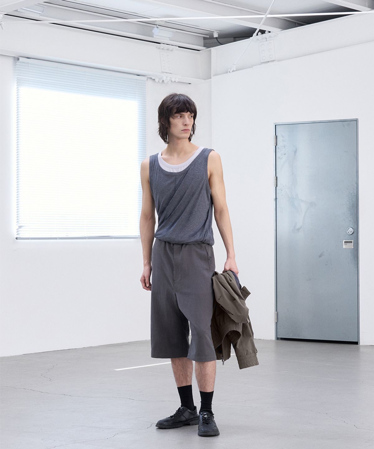 폼리쉬(FORMLICH) TWIST SLEEVELESS / CHARCOAL & GREY
