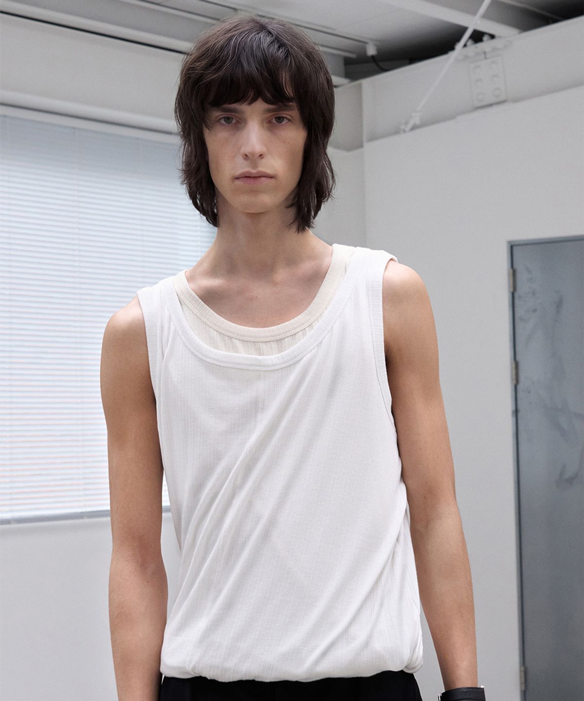 폼리쉬(FORMLICH) TWIST SLEEVELESS / WHITE & IVORY