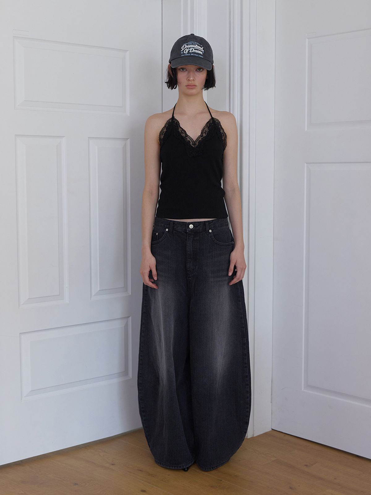 민더리(MEENDERI) LACE HALTER STRAP TOP - BLACK