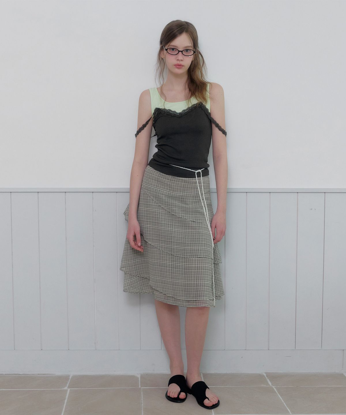 트위(TWEE) 더엘 배색 레이어드 스트랩 슬리브리스