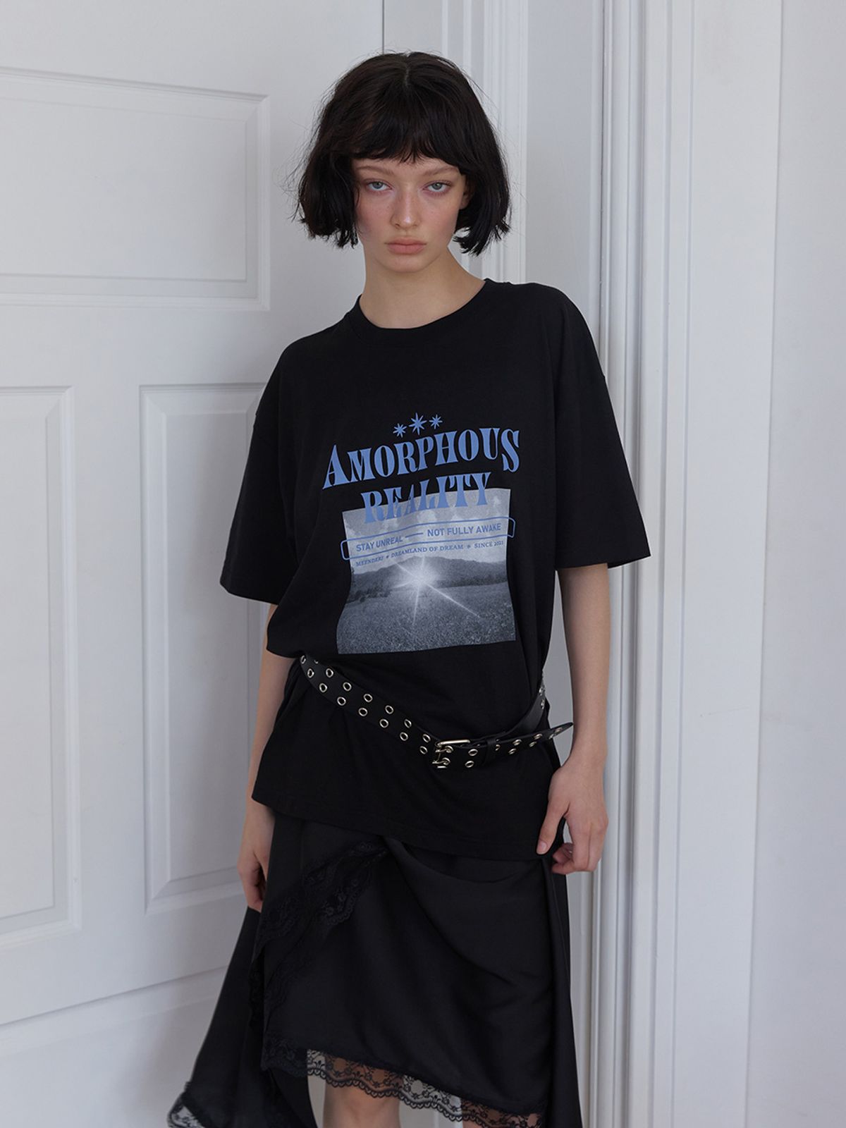 민더리(MEENDERI) AMORPHOUS REALITY T-SHIRT - BLACK