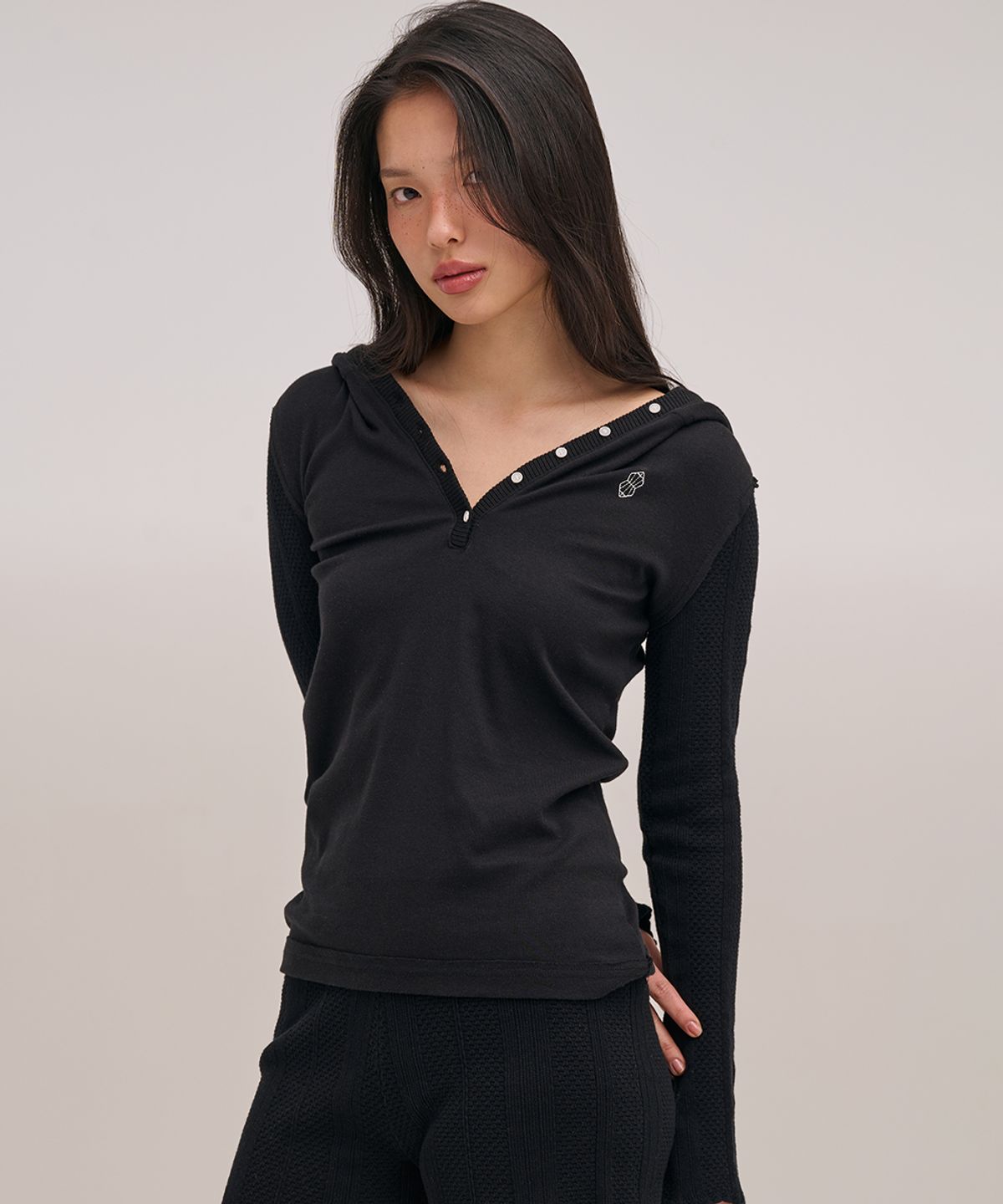 졸리앙볼(JOLIEENVOL) POINTELLE SLIM-FIT HOODIE (BLACK)