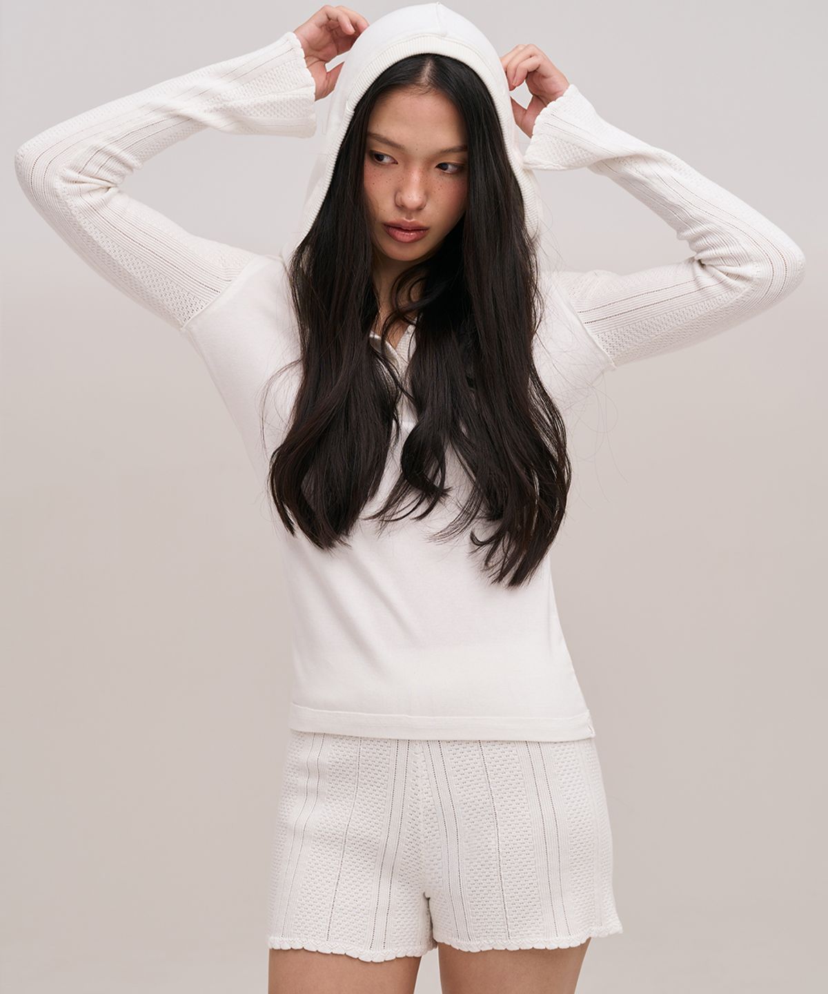 졸리앙볼(JOLIEENVOL) POINTELLE SLIM-FIT HOODIE (WHITE)