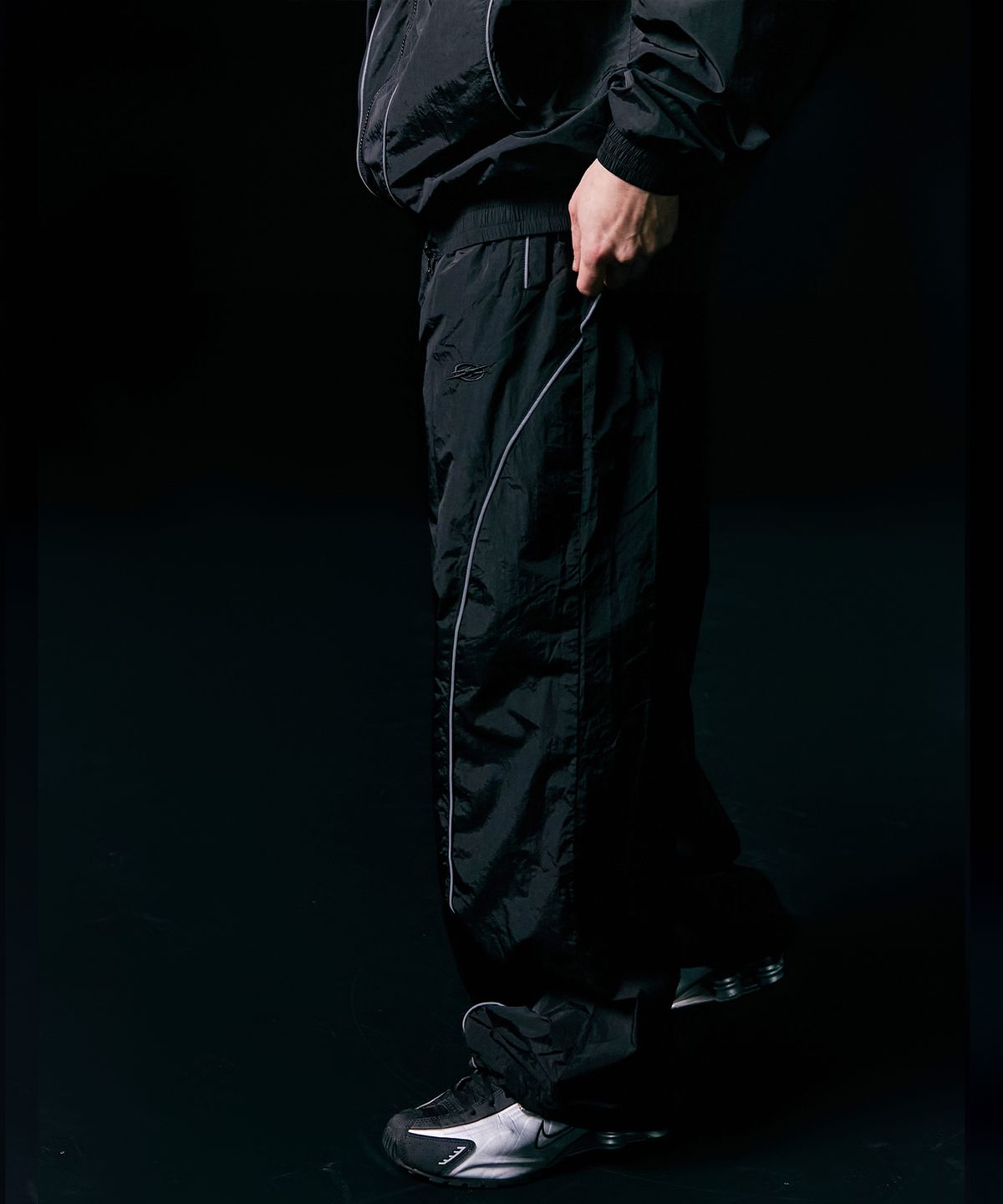 더랭크(THERANK) DRY SHELL HYBRID TRACK PANTS [BLACK]