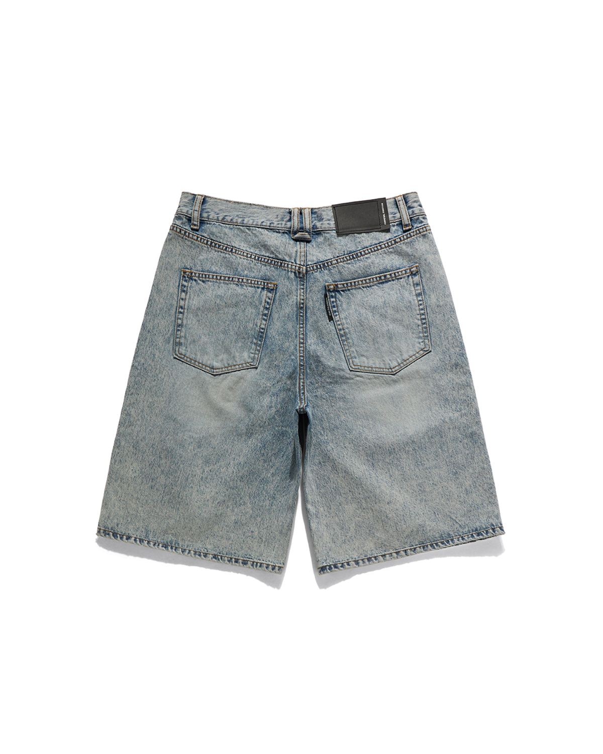 언어펙티드 에센셜(UNAFFECTED ESSENTIAL) RELAXED BERMUDA DENIM SHORTS / LIGHT BLUE