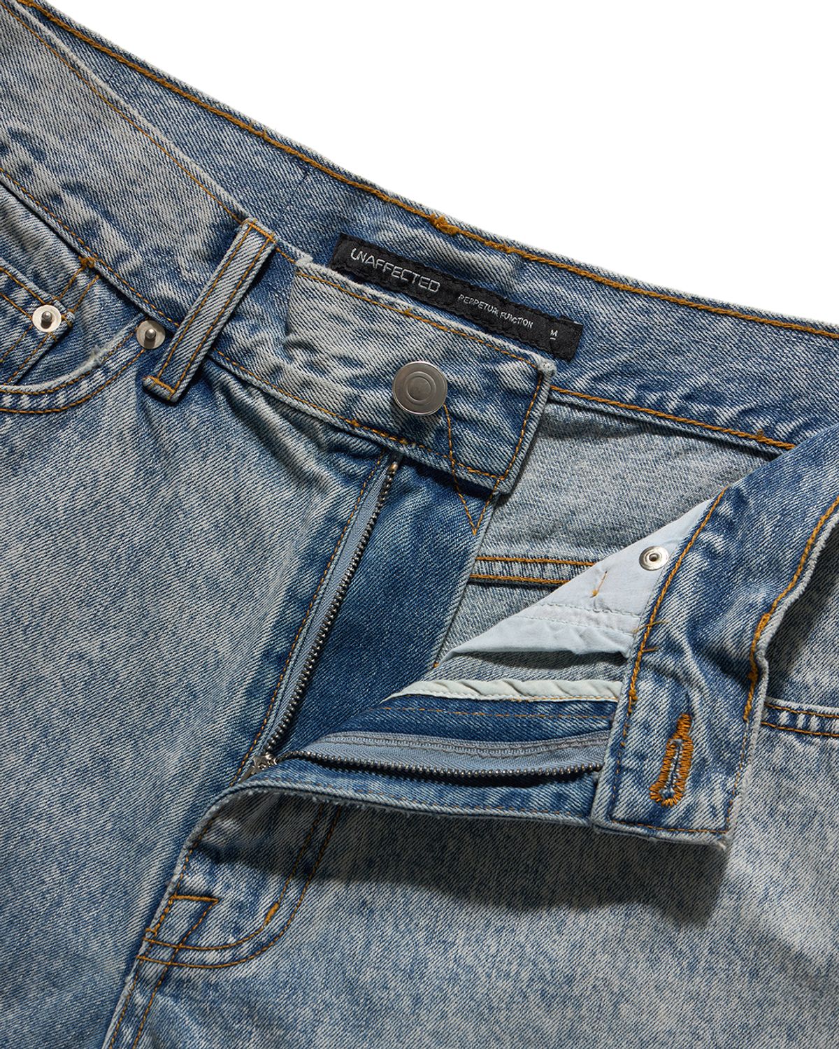 언어펙티드 에센셜(UNAFFECTED ESSENTIAL) RELAXED BERMUDA DENIM SHORTS / LIGHT BLUE
