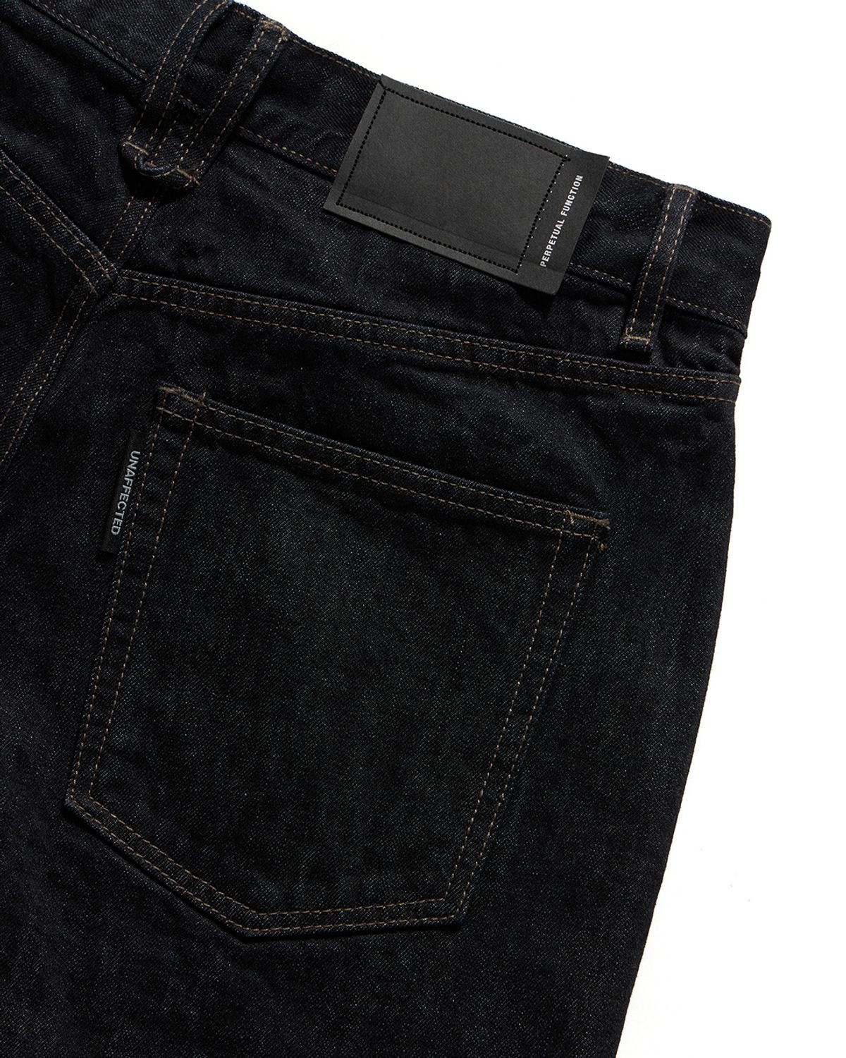 언어펙티드 에센셜(UNAFFECTED ESSENTIAL) RELAXED BERMUDA DENIM SHORTS / INDIGO