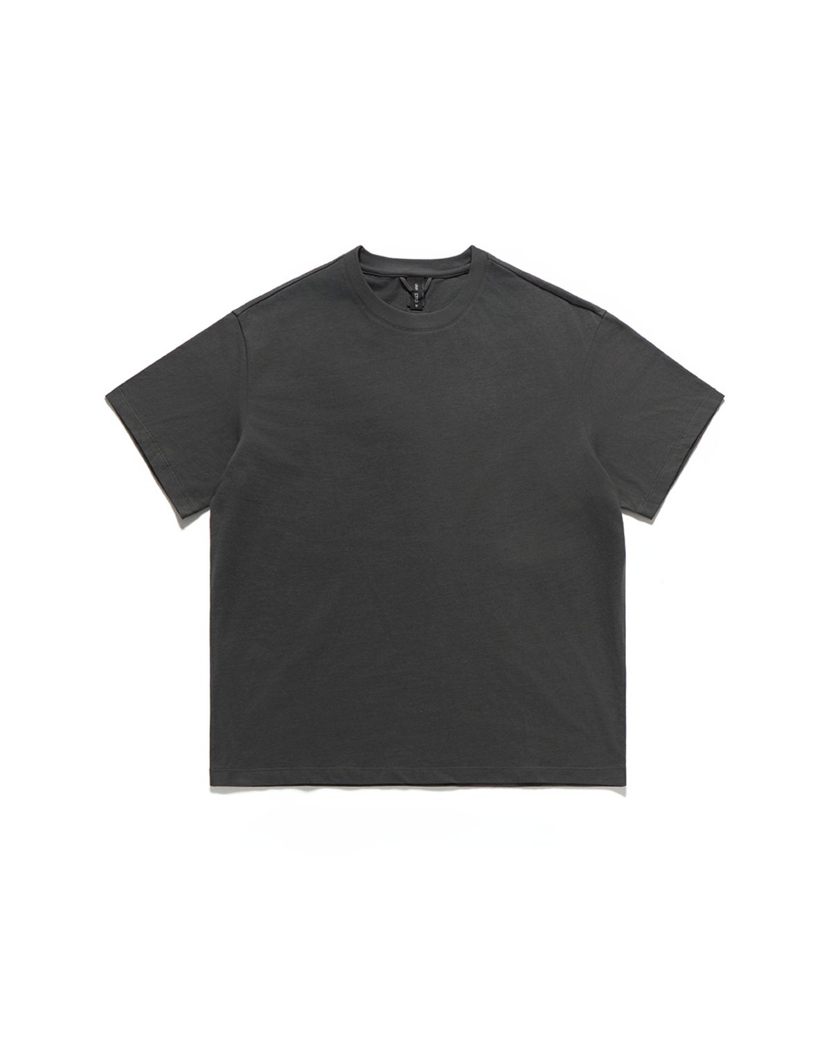 언어펙티드 에센셜(UNAFFECTED ESSENTIAL) PERPETUAL FUNCTION  T-SHIRT / CHARCOAL