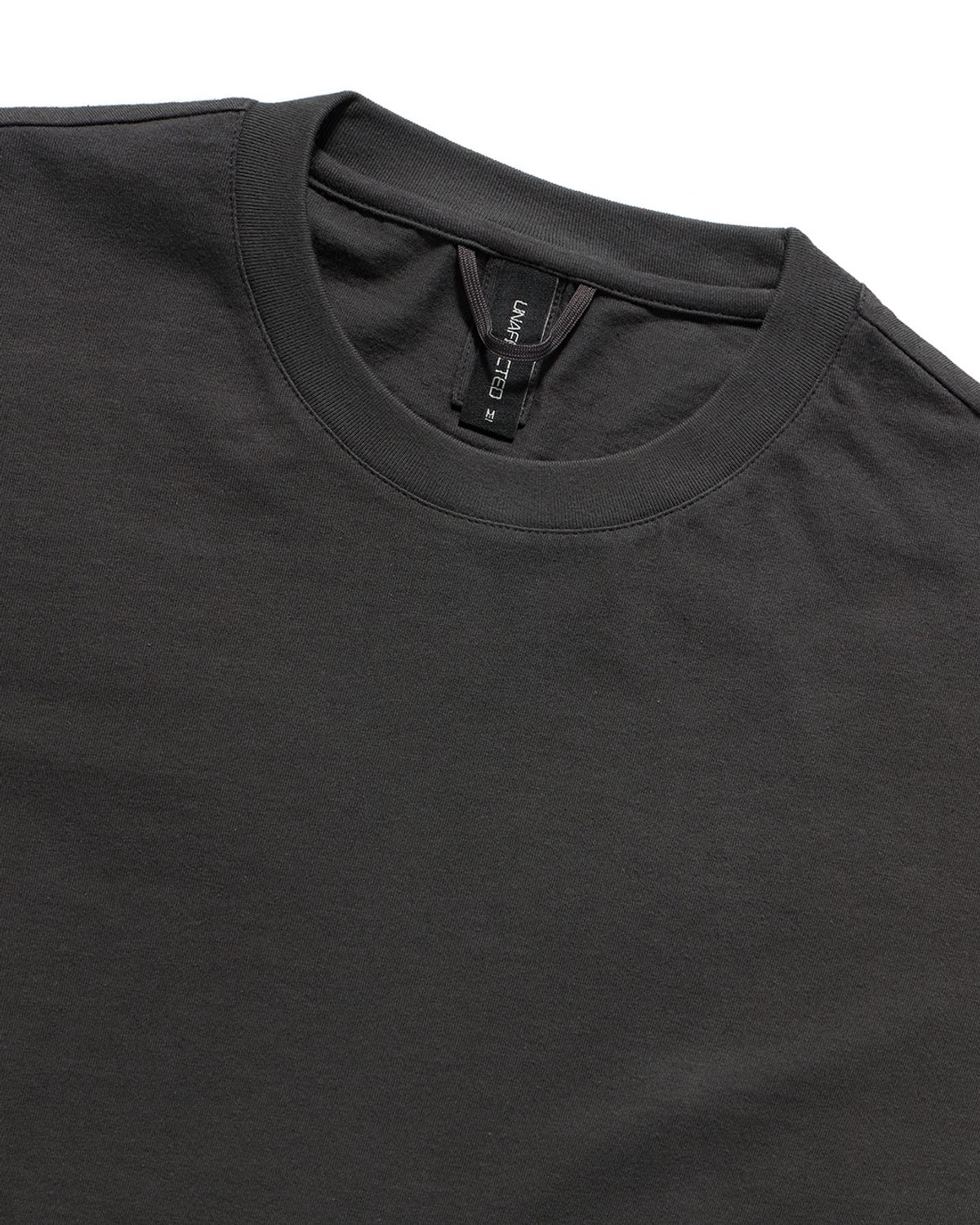 언어펙티드 에센셜(UNAFFECTED ESSENTIAL) PERPETUAL FUNCTION  T-SHIRT / CHARCOAL