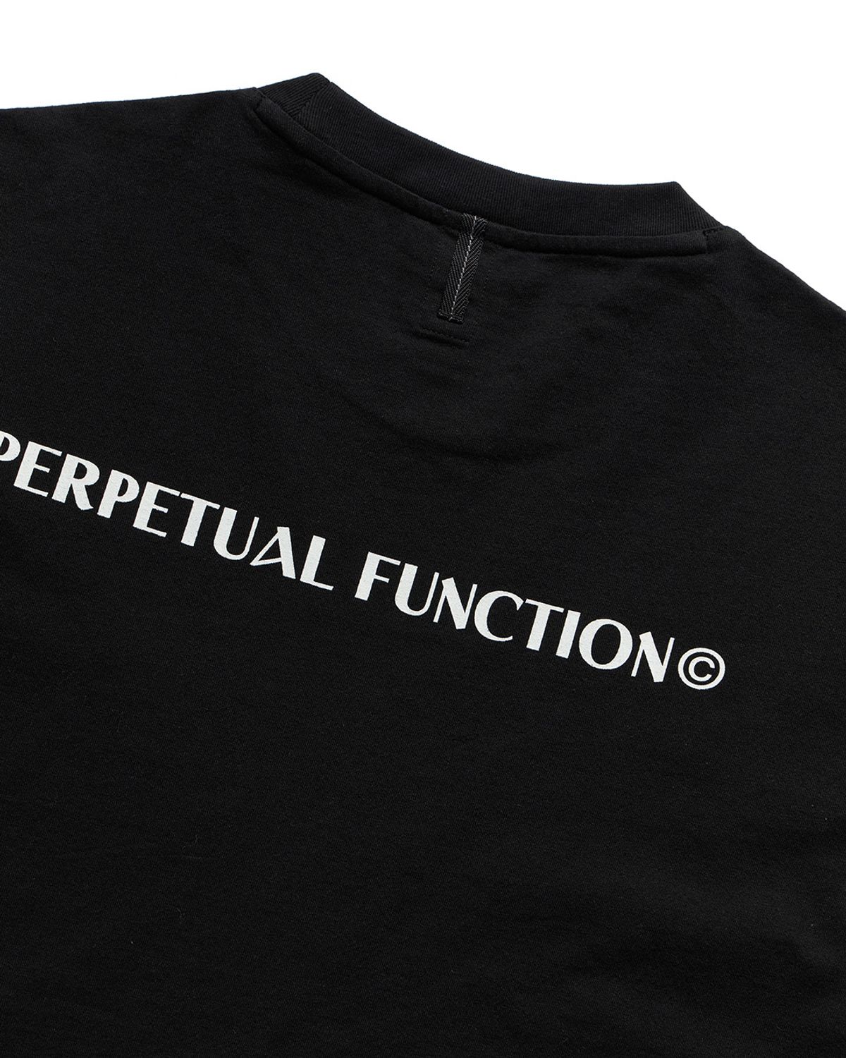 언어펙티드 에센셜(UNAFFECTED ESSENTIAL) PERPETUAL FUNCTION  T-SHIRT / BLACK