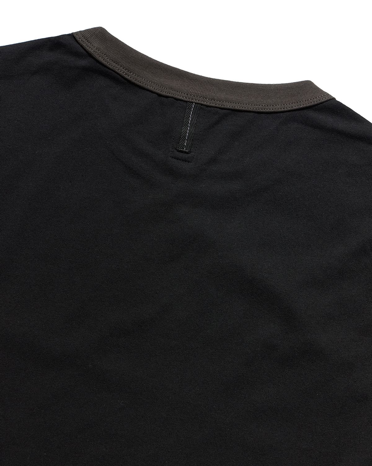 언어펙티드 에센셜(UNAFFECTED ESSENTIAL) RINGER T-SHIRT / BLACK