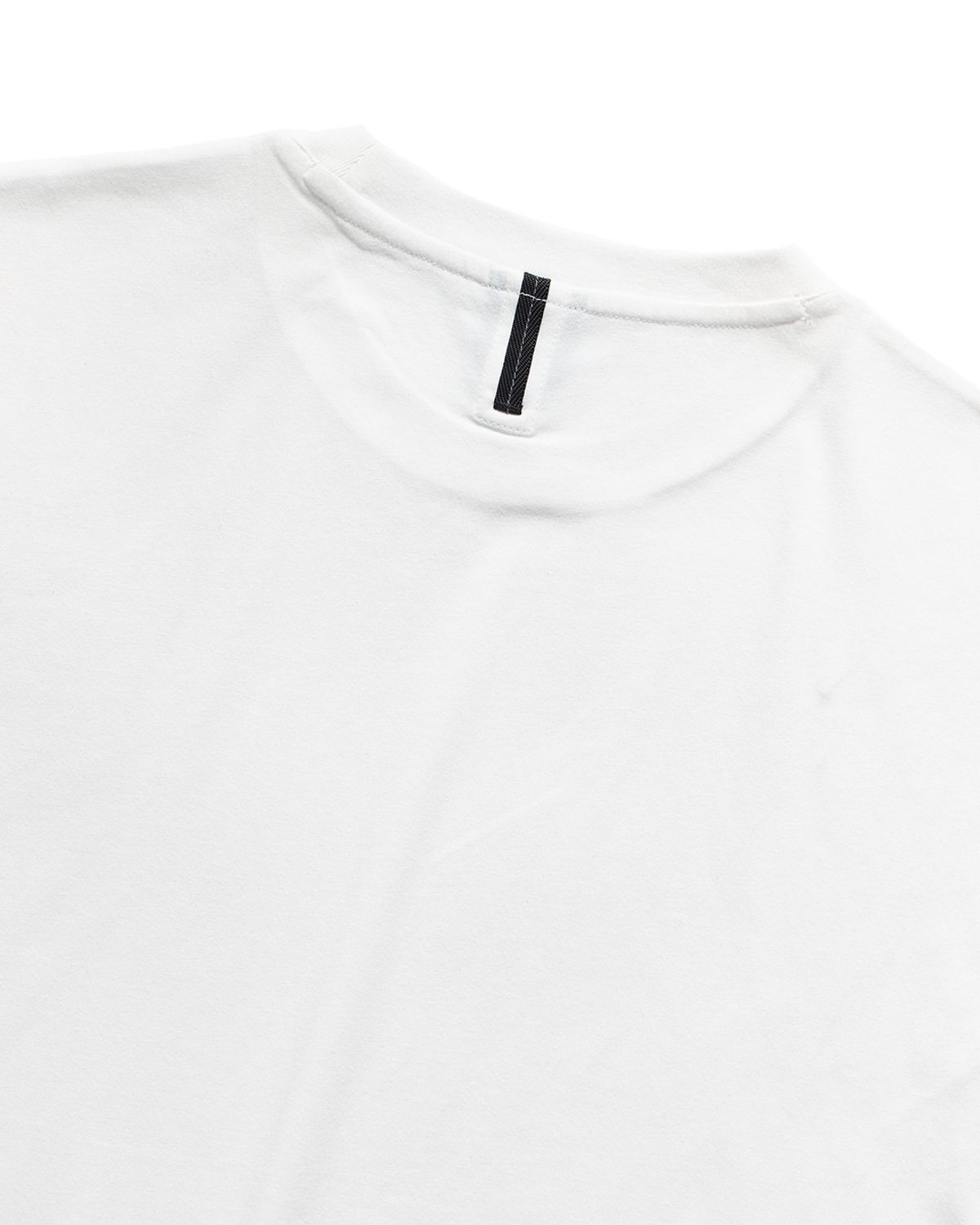 언어펙티드 에센셜(UNAFFECTED ESSENTIAL) CROPPED T-SHIRT / OFF WHITE