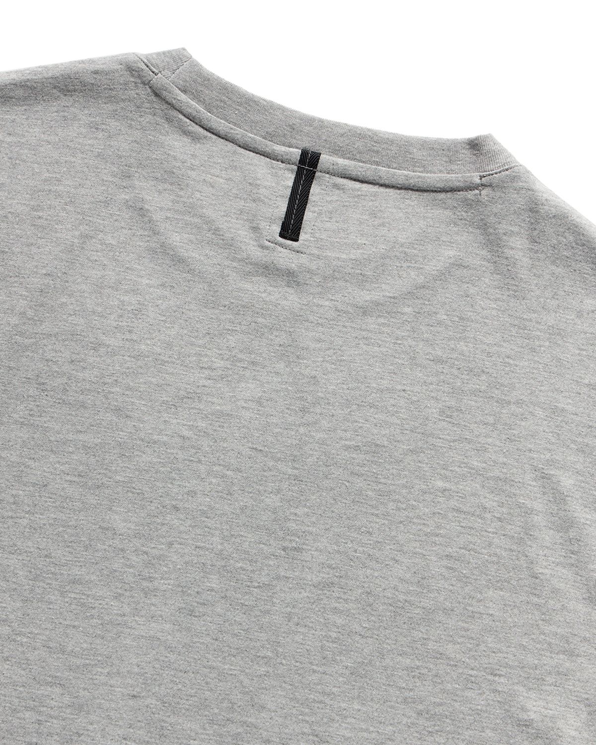 언어펙티드 에센셜(UNAFFECTED ESSENTIAL) CROPPED T-SHIRT / GREY MELANGE