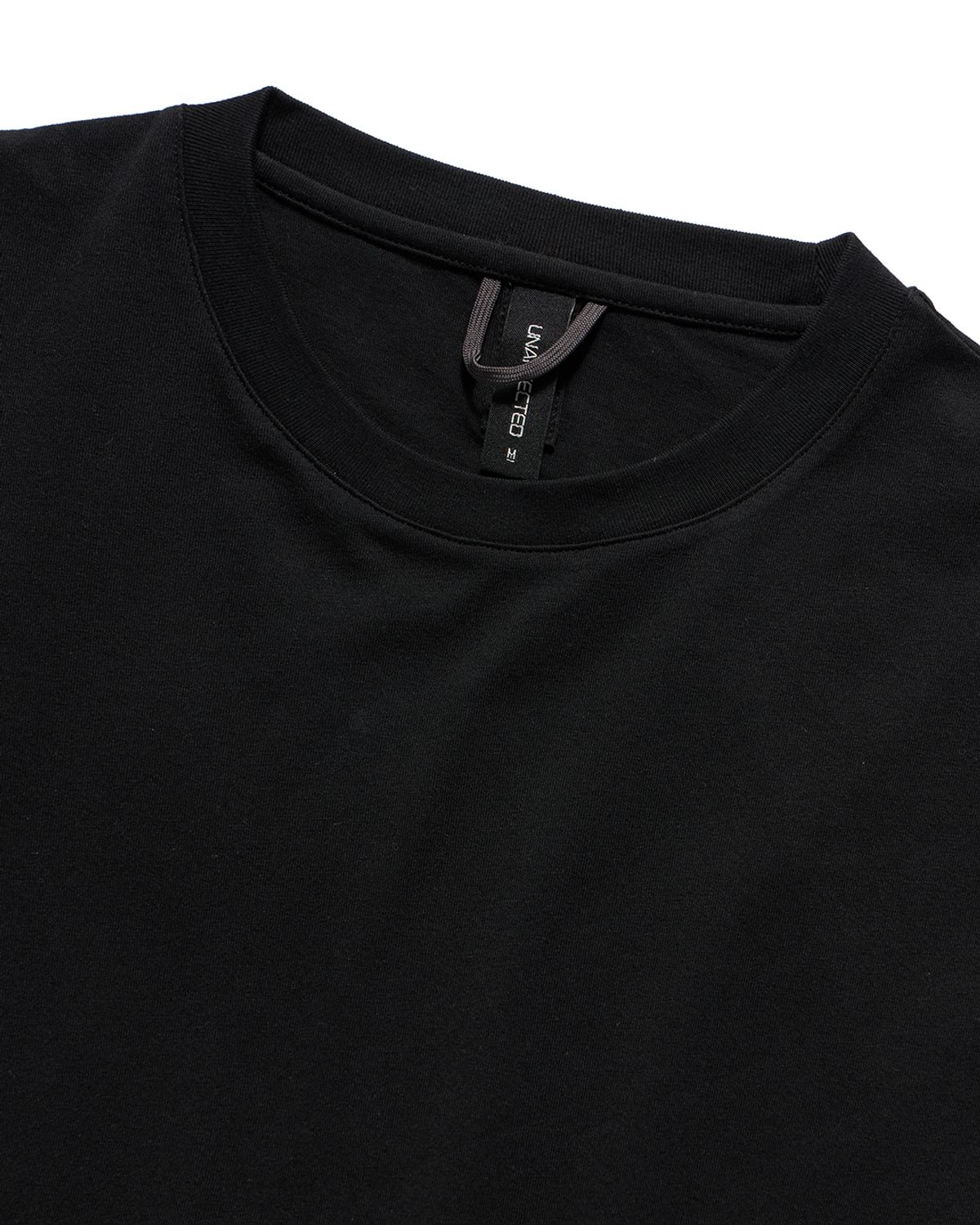 언어펙티드 에센셜(UNAFFECTED ESSENTIAL) CROPPED T-SHIRT / BLACK