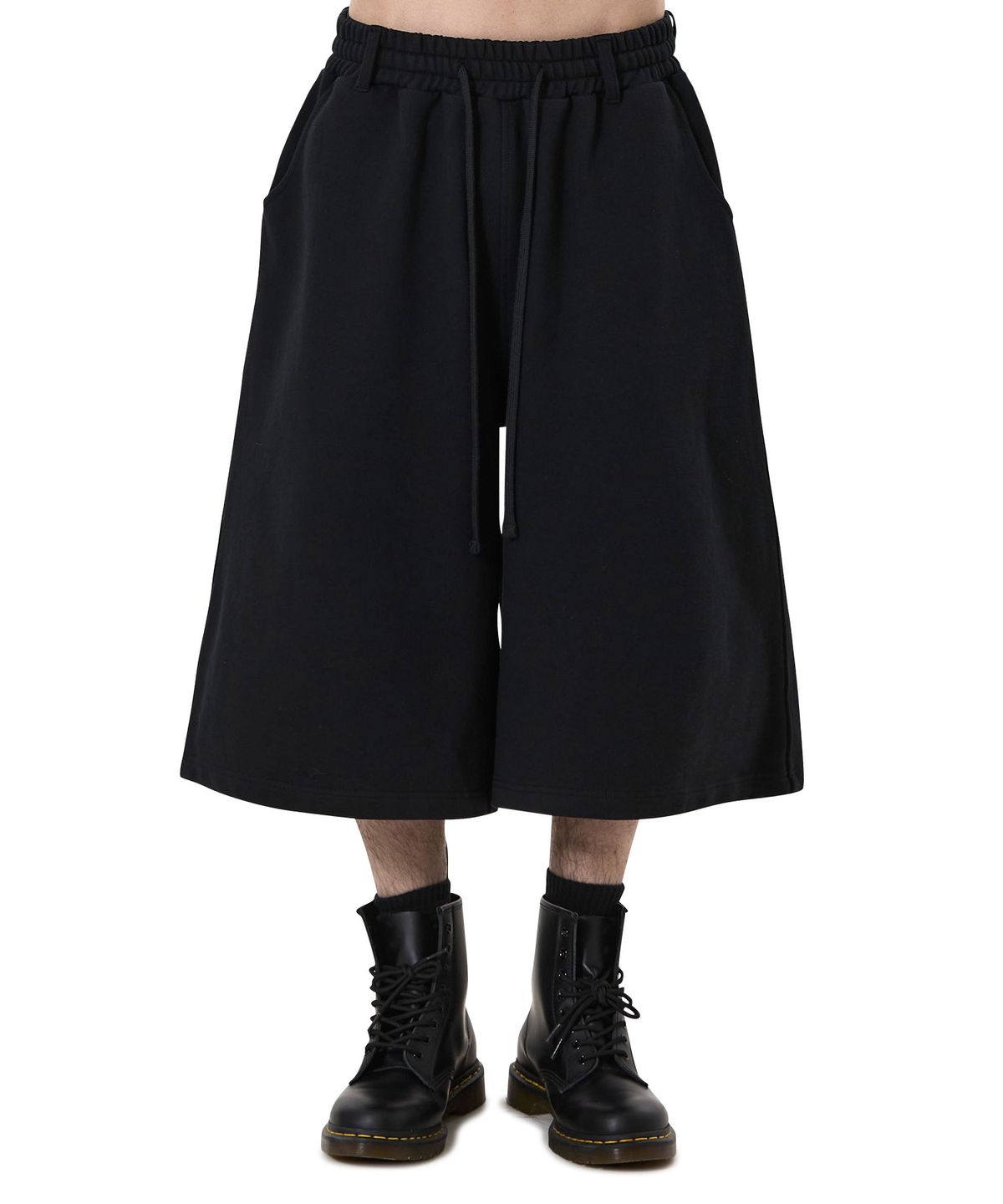 오픈야드(오와이)(OPENYARD(OY)) CROSS PATCH SWEAT SHORTS - BLACK