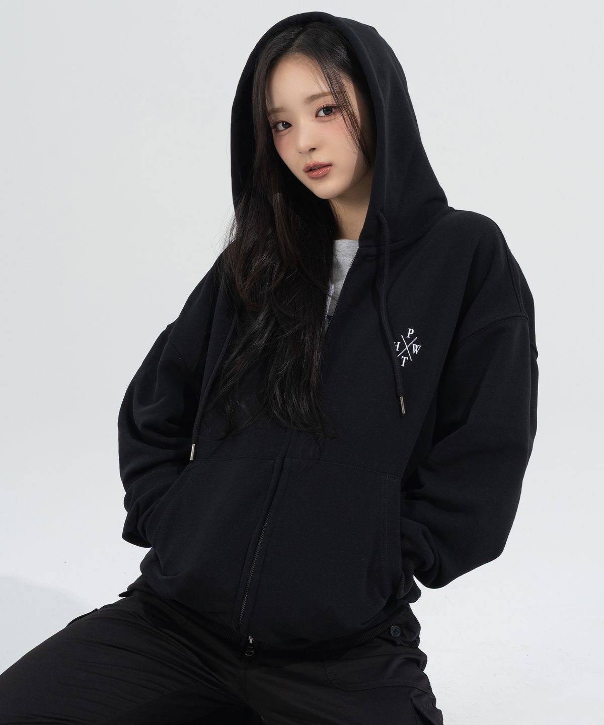 페이즈화이트(PHASEWHITE) [PHASE_1] X LOGO HOOD ZIP-UP_BLACK / 8802026-HZ01
