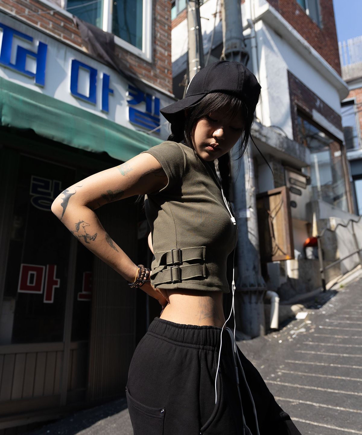 씨티씨(CTC) Beginning buckle tee (khaki)