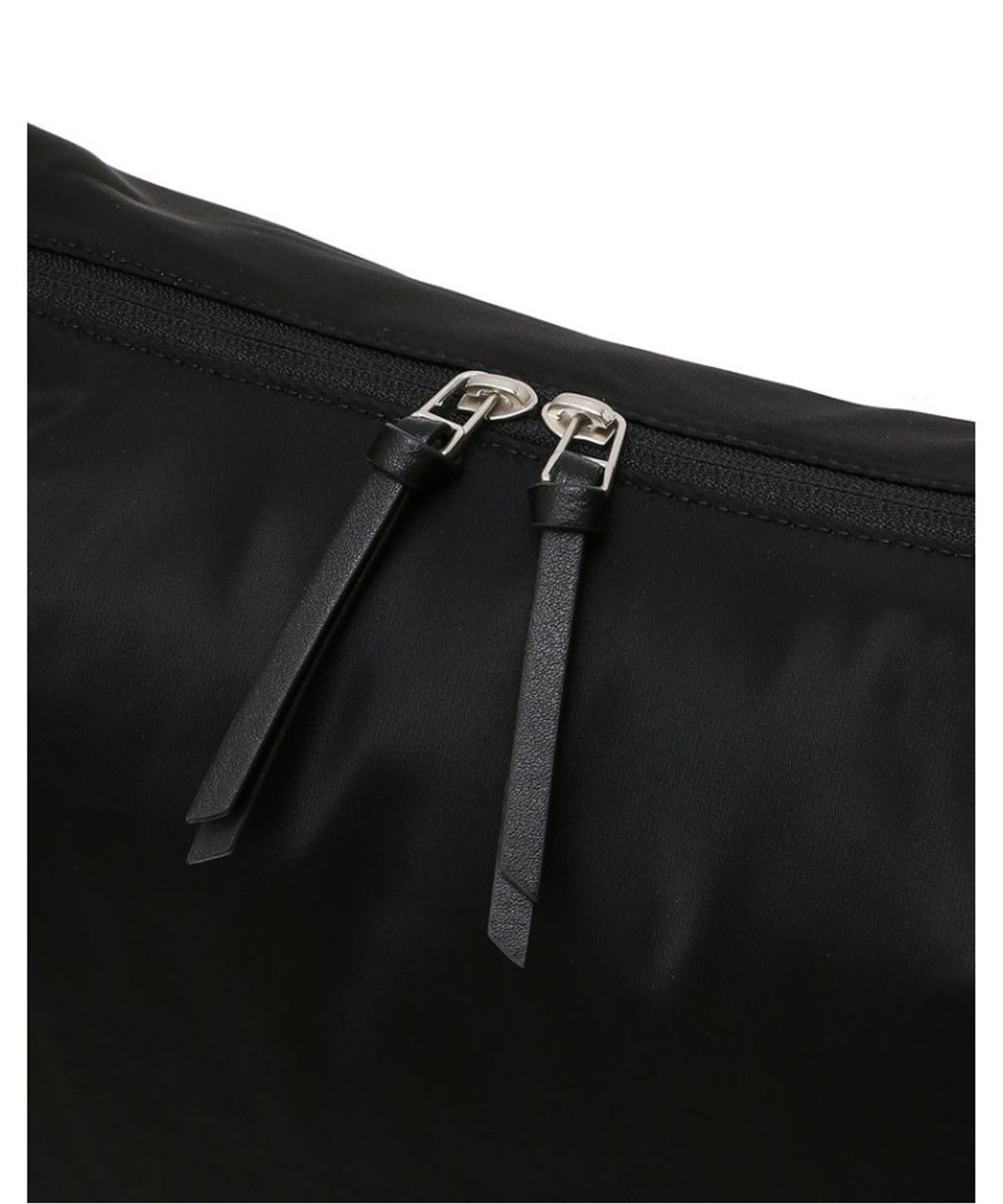 질스튜어트 맨 액세서리(JILLSTUART MEN ACC) 블랙 음각로고 나일론 크로스백 JUBA6E552BK