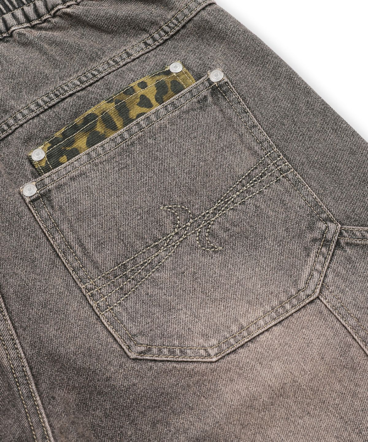 엑스톤즈(XTONZ) XF012 레오파드 카펜더 버뮤다 데님 팬츠 (BROWN)