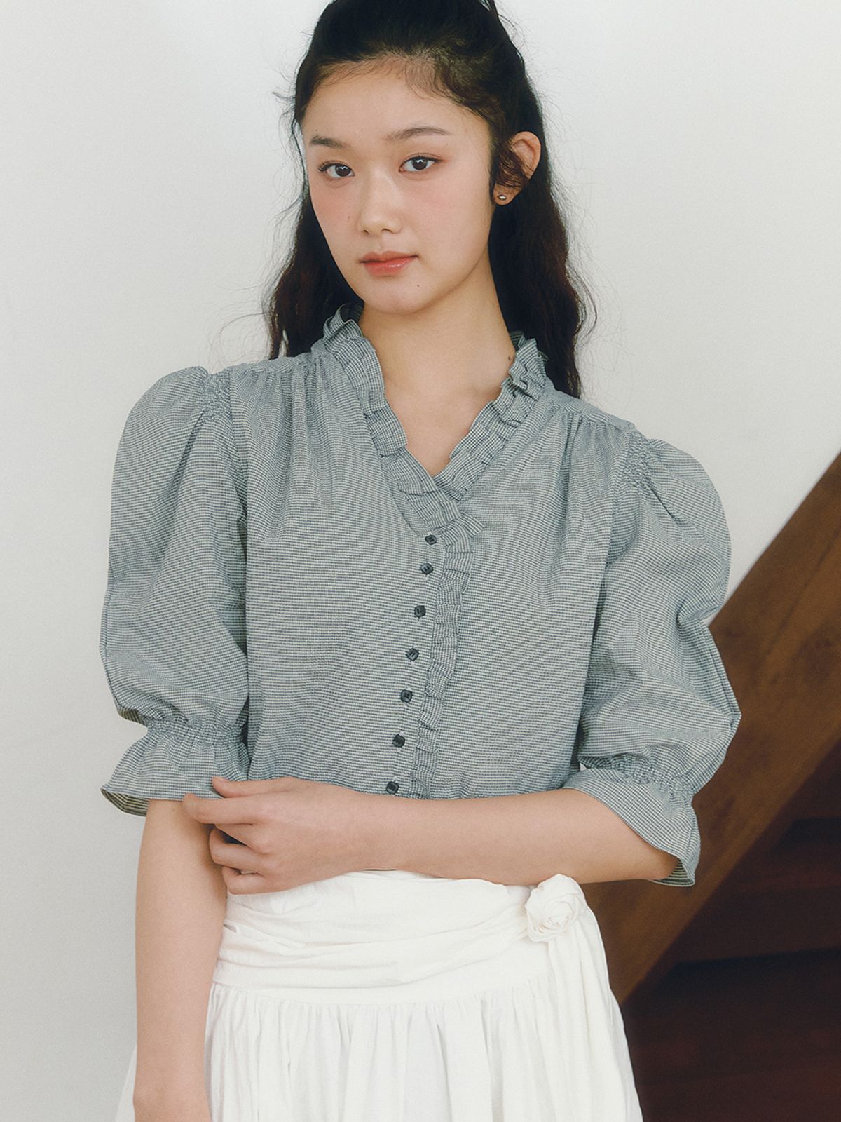 가니송(GANISONG) 시어서커 체크 앨리스 블라우스_블랙