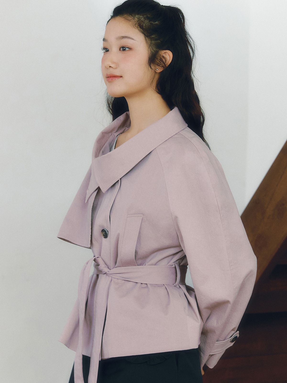 가니송(GANISONG) 하이넥 숏 트렌치 코트_라벤더