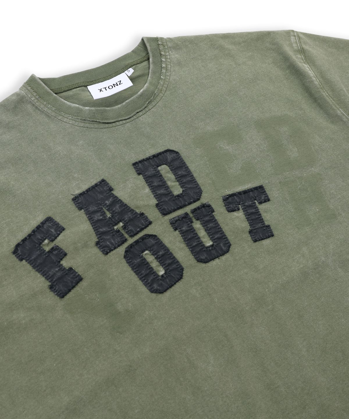 엑스톤즈(XTONZ) XF014 아치 아플리케 데미지 워싱 티셔츠 (KHAKI)