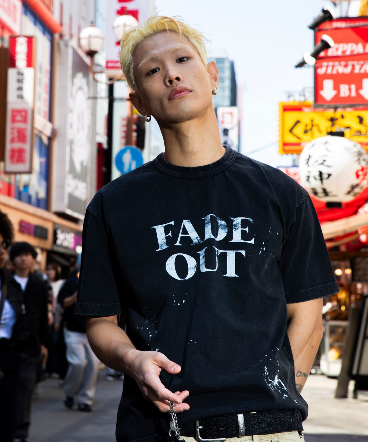 엑스톤즈(XTONZ) XF009 페이드 페인팅 워싱 티셔츠 (BLACK)