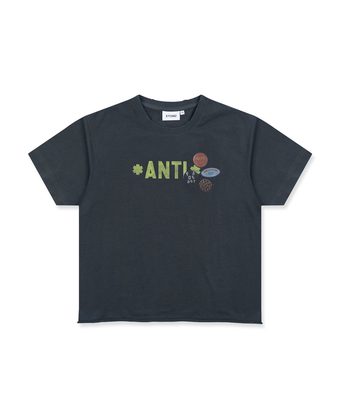 엑스톤즈(XTONZ) XF010 안티 핀 뱃지 티셔츠 (BLACK)