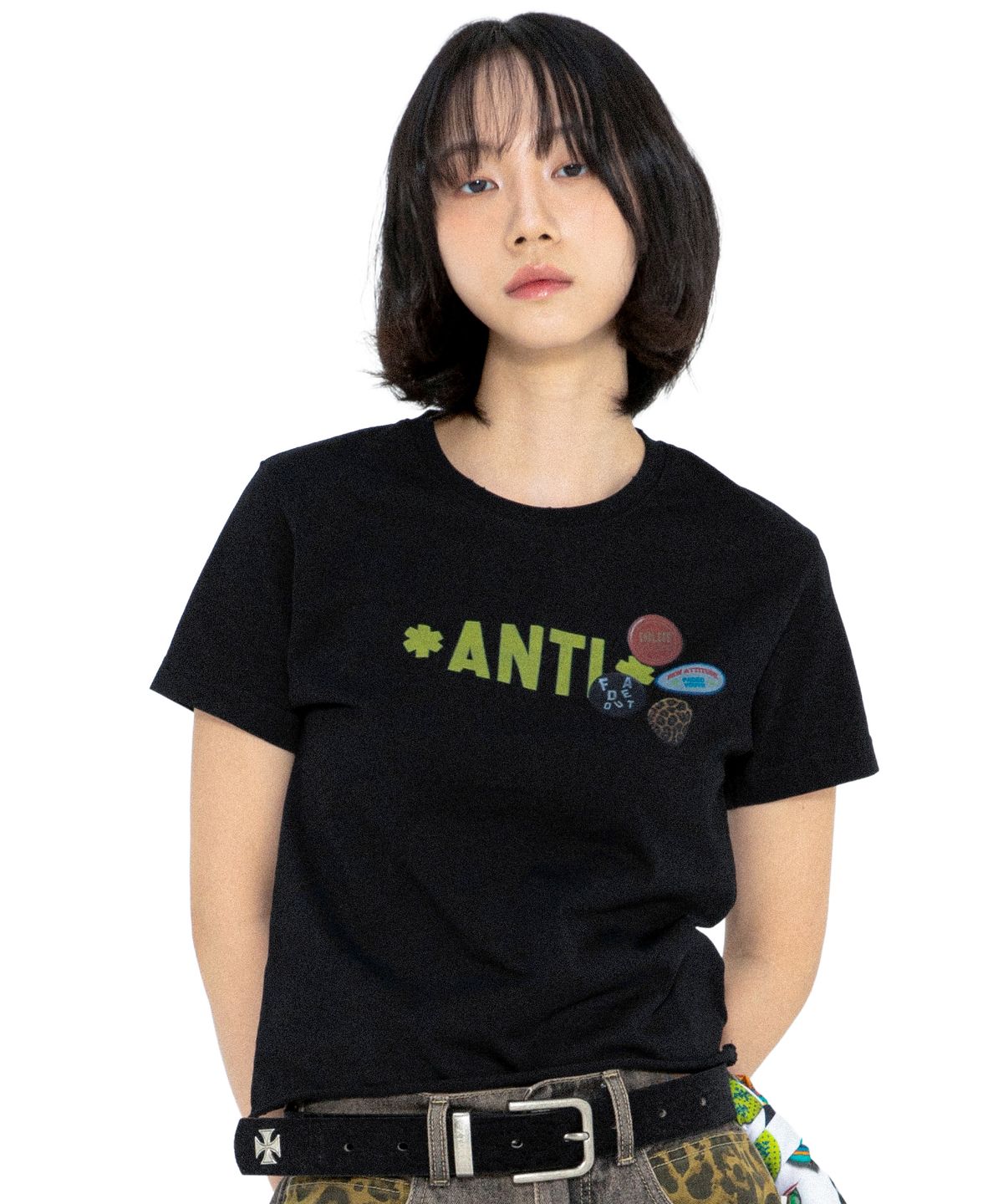 엑스톤즈(XTONZ) XF010 안티 핀 뱃지 티셔츠 (BLACK)