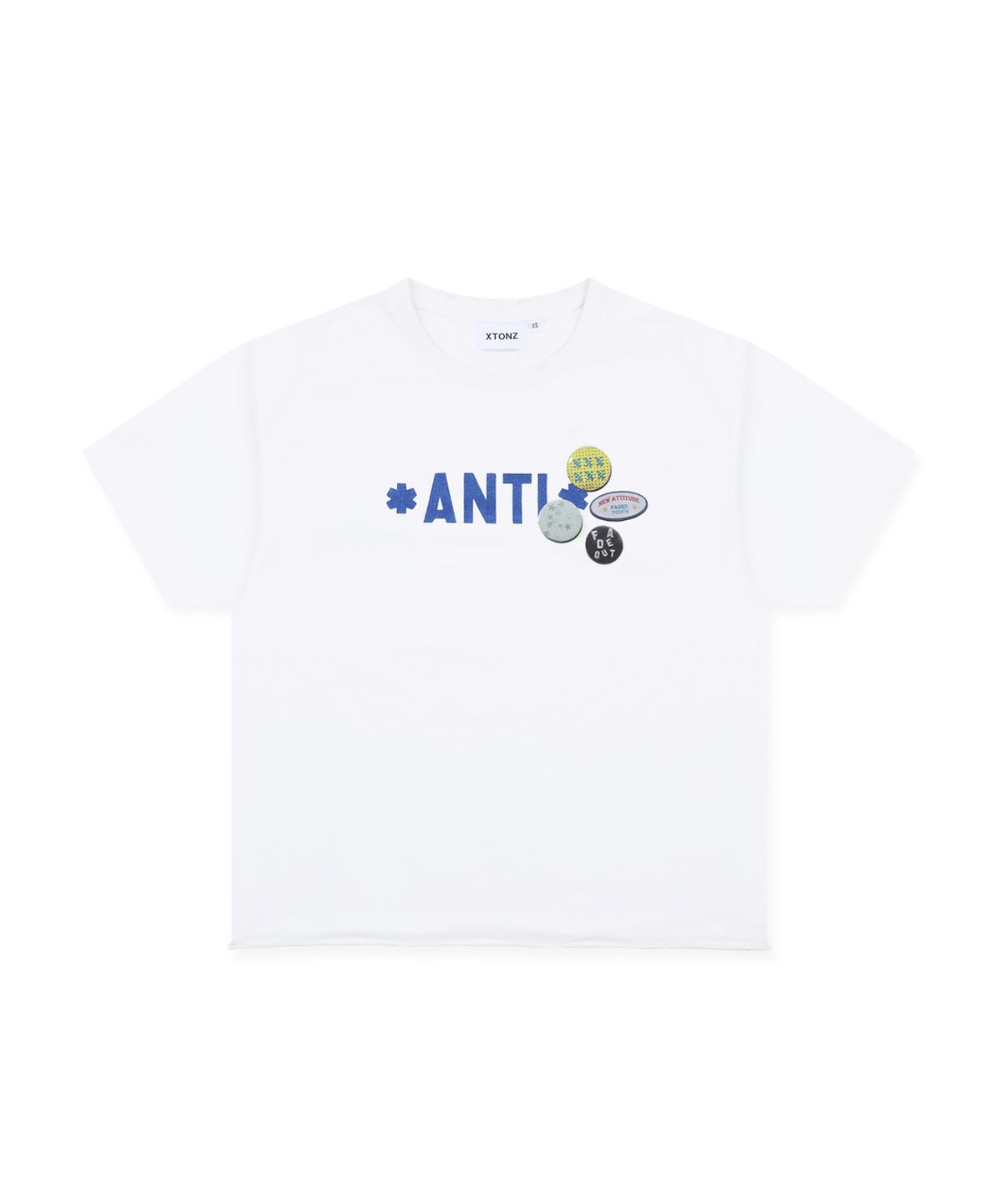 엑스톤즈(XTONZ) XF010 안티 핀 뱃지 티셔츠 (WHITE)