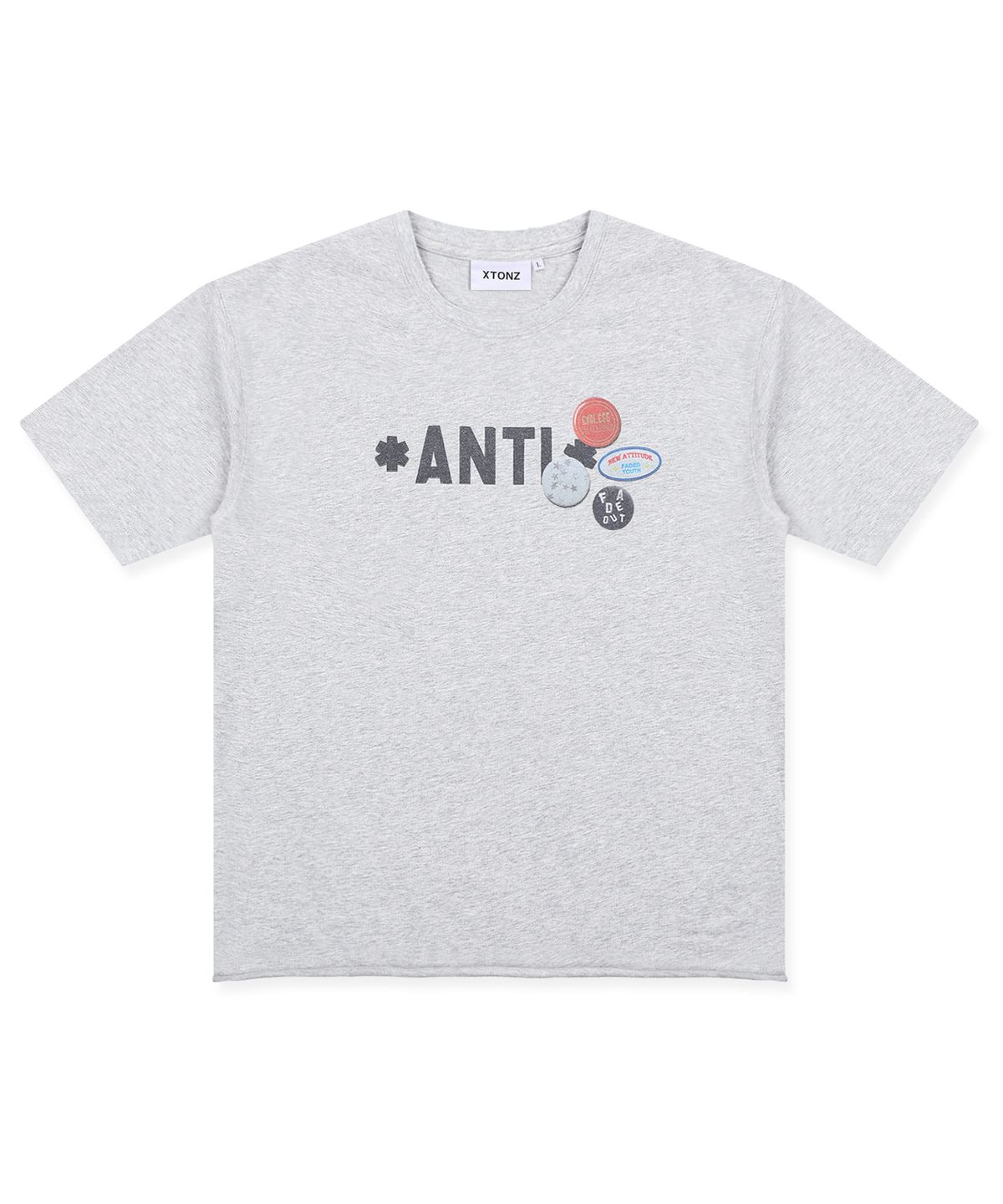 엑스톤즈(XTONZ) XF010 안티 핀 뱃지 티셔츠 (GRAY)