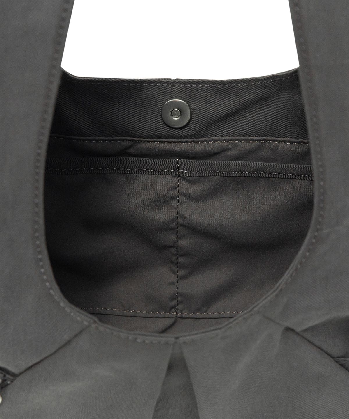 더콜디스트모먼트(THE COLDEST MOMENT) TCM pleated bag (charcoal)