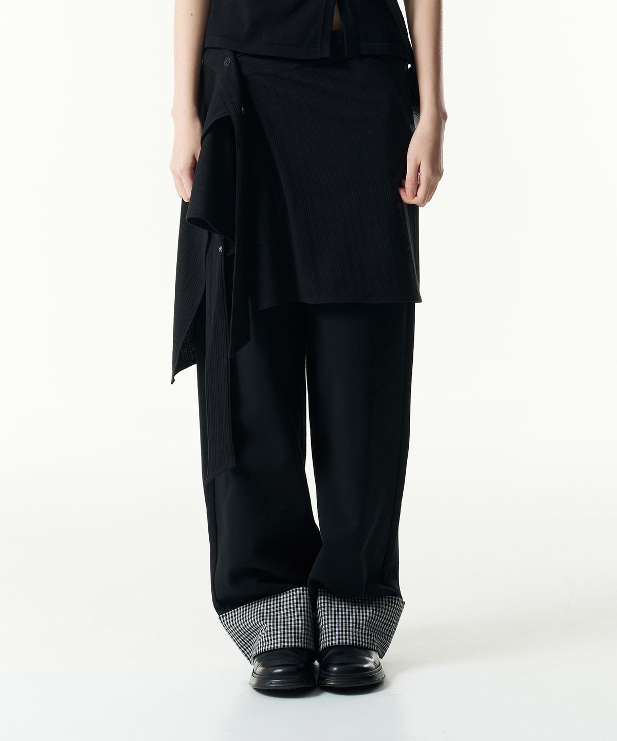 더콜디스트모먼트(THE COLDEST MOMENT) (w) TCM button layered skirt (black)