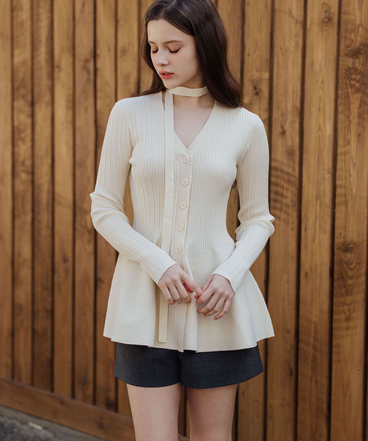 로트르드민(LAUTREDE MIN) Flared V Neck Knit Cardigan