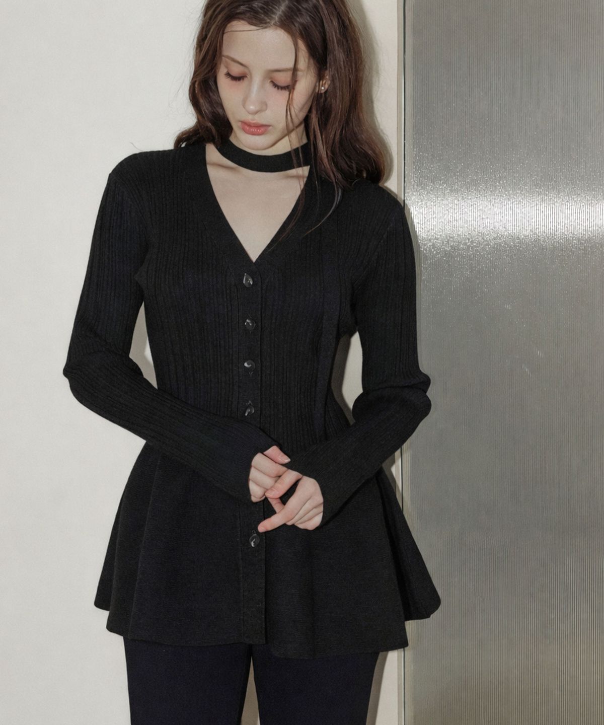 로트르드민(LAUTREDE MIN) Flared V Neck Knit Cardigan