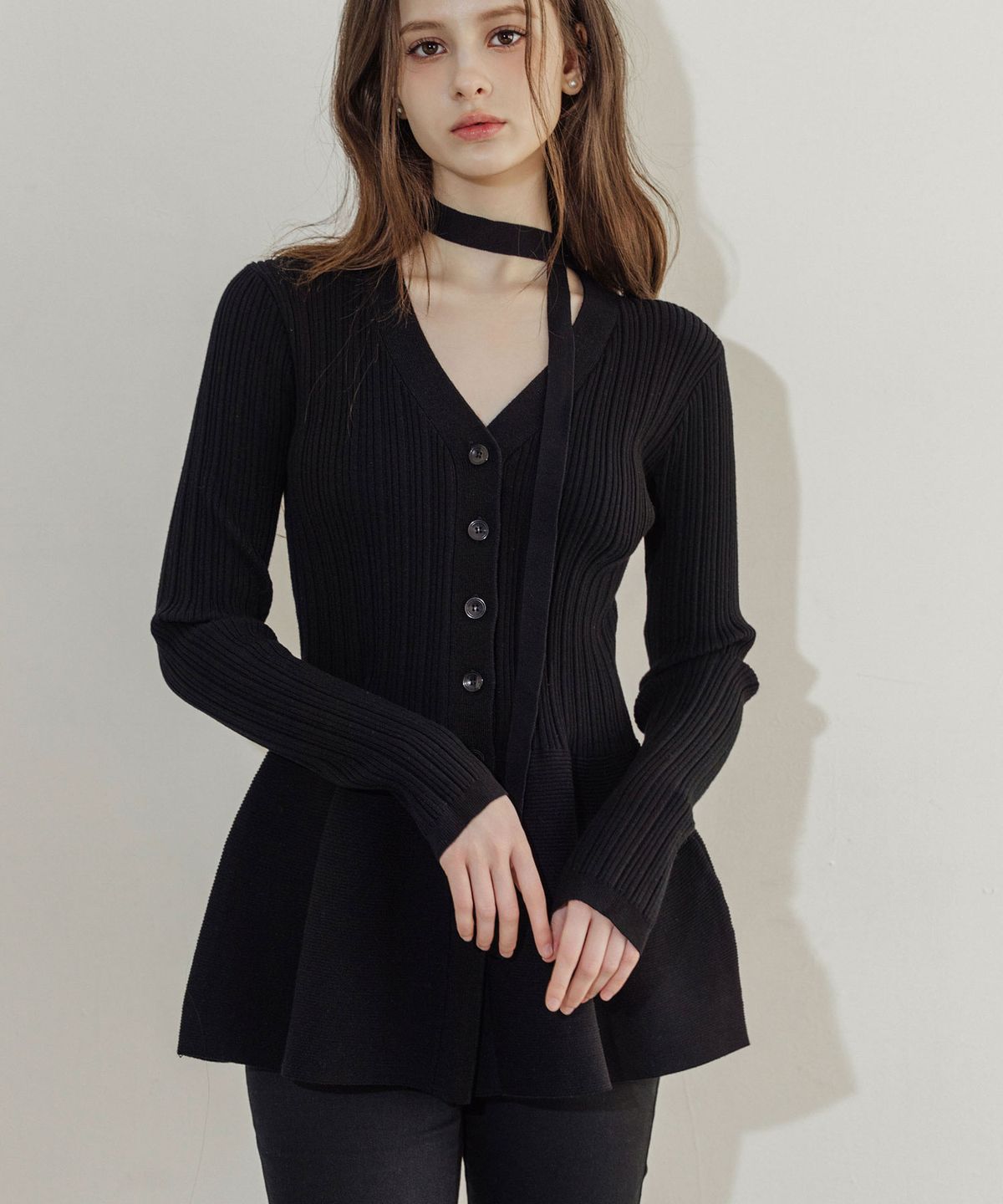 로트르드민(LAUTREDE MIN) Flared V Neck Knit Cardigan