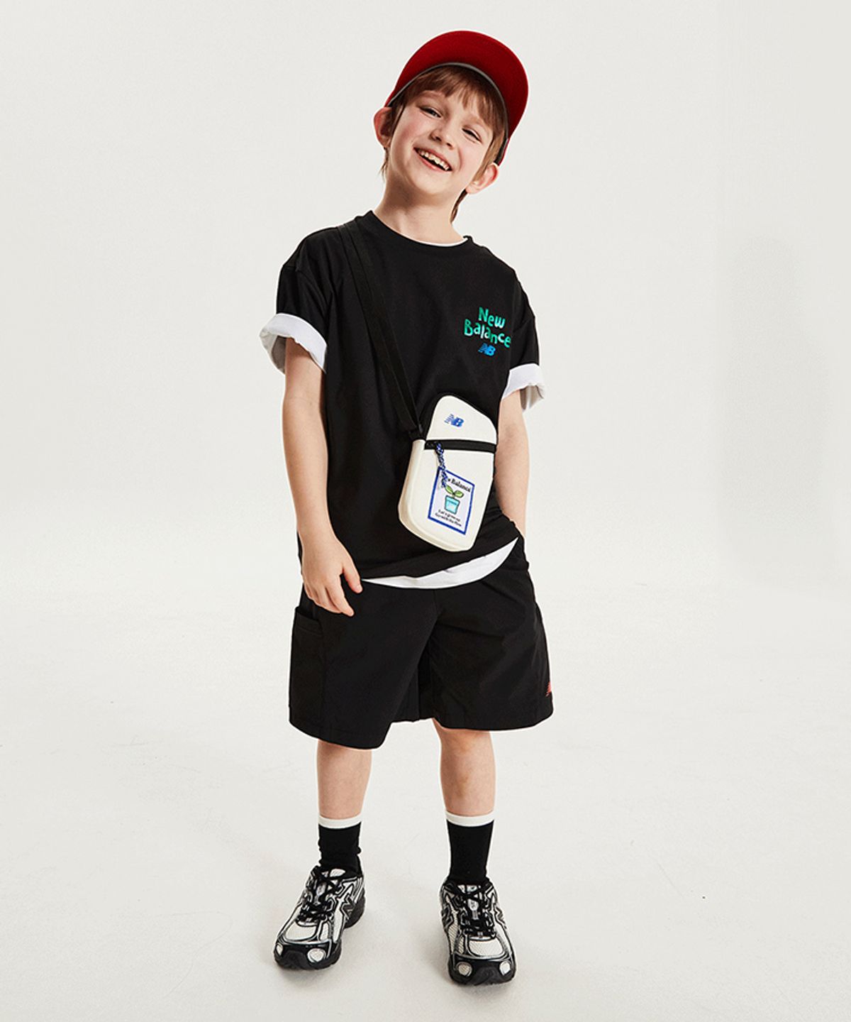 뉴발란스 키즈(NEWBALANCEKIDS) STELLAR PLAY GROUND_아동 로고  반팔티 NK9EG2501U19