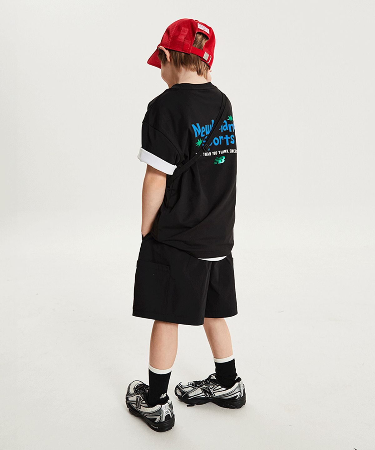 뉴발란스 키즈(NEWBALANCEKIDS) STELLAR PLAY GROUND_아동 로고  반팔티 NK9EG2501U19