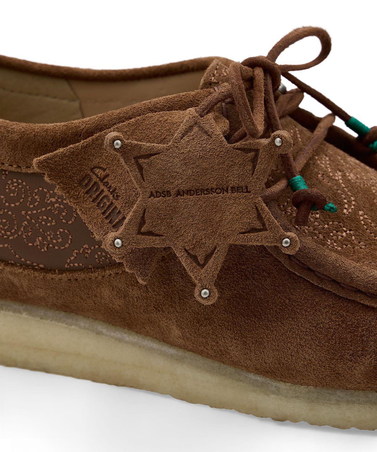 클락스 오리지널스(CLARKS ORIGINALS) [Clarks Originals x ADSB] 왈라비 엠브로이더리 - 탠 / AAA531UTAN