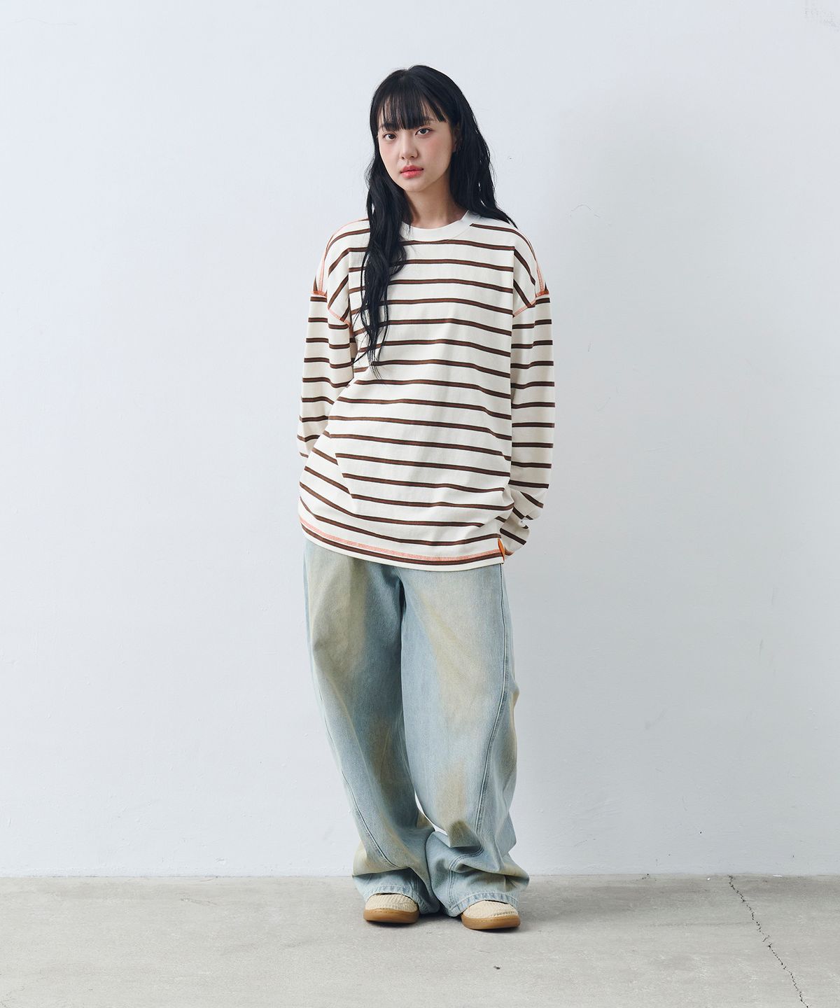 논타입(NONTYPE) DUSTY WASHING CURVED DENIM PANTS (VINTAGE BLUE)