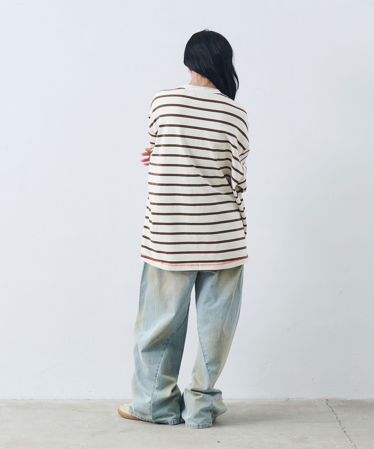 논타입(NONTYPE) DUSTY WASHING CURVED DENIM PANTS (VINTAGE BLUE)