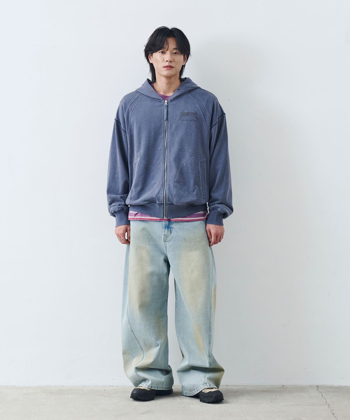 논타입(NONTYPE) DUSTY WASHING CURVED DENIM PANTS (VINTAGE BLUE)