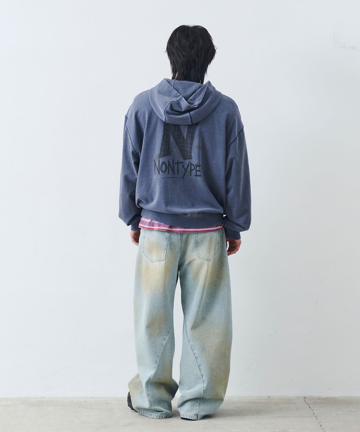 논타입(NONTYPE) DUSTY WASHING CURVED DENIM PANTS (VINTAGE BLUE)