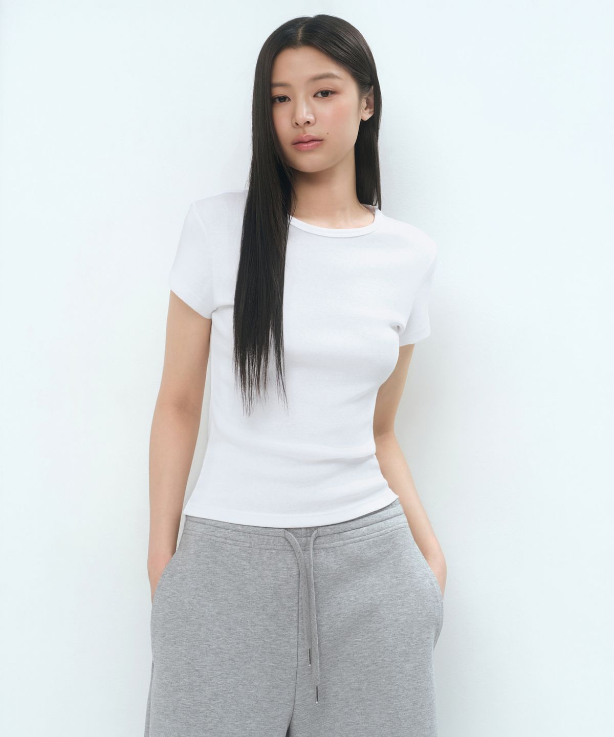 무신사 스탠다드 우먼(MUSINSA STANDARD WOMAN) [쿨탠다드] 우먼즈 슬림 크루 넥 티셔츠 (5 colors)
