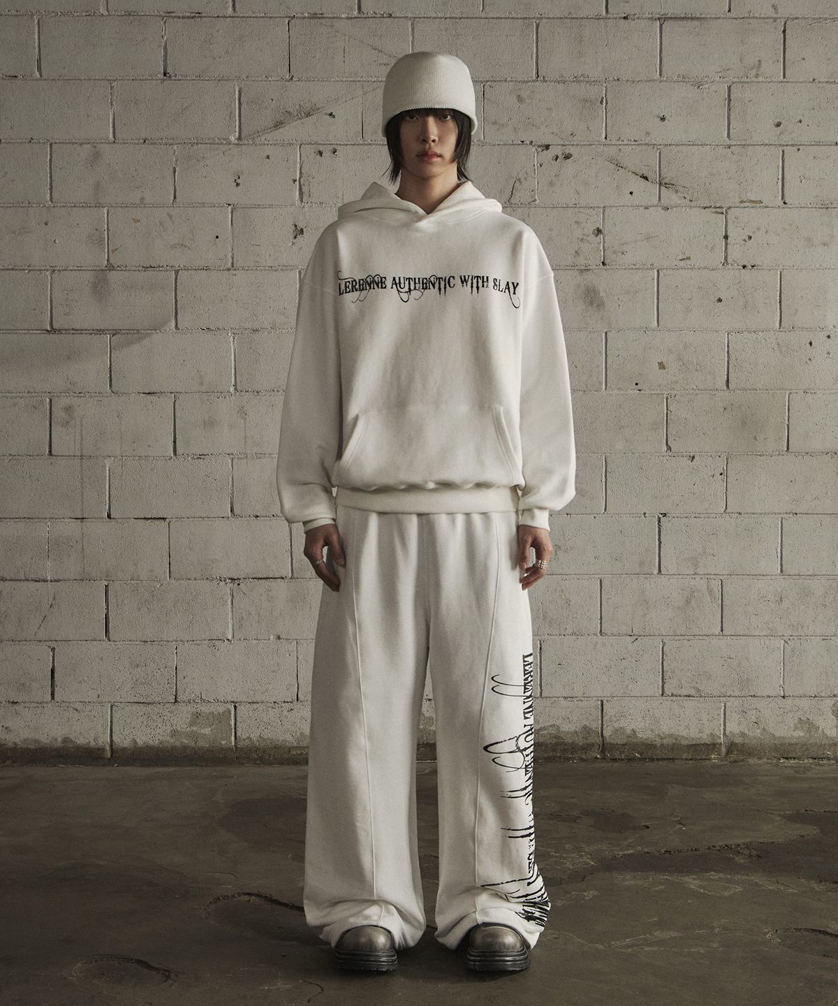 르렌느(LERENNE) Authentic Sweat Pants - White
