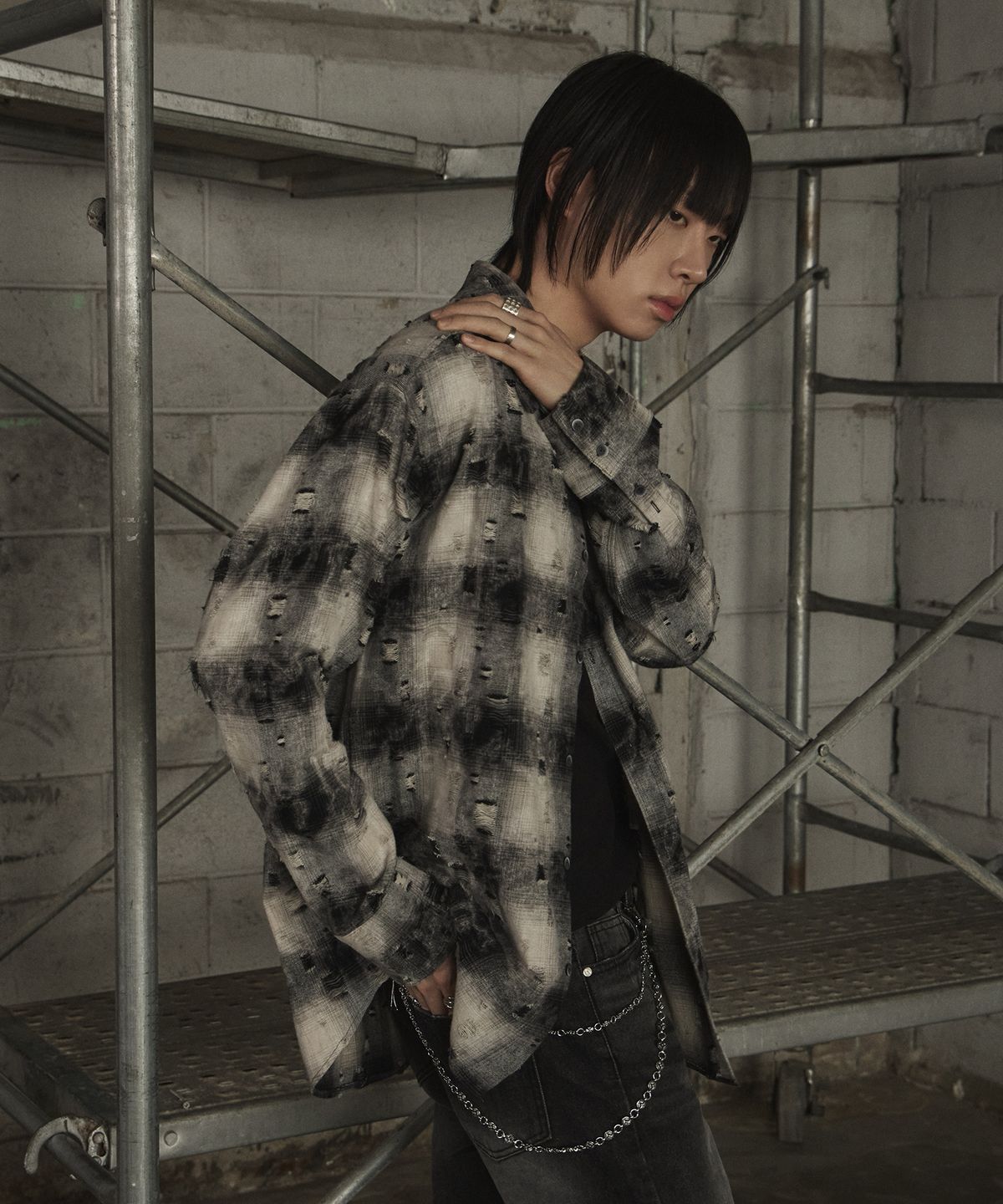 르렌느(LERENNE) Damaged Check Over Shirt - Check Black