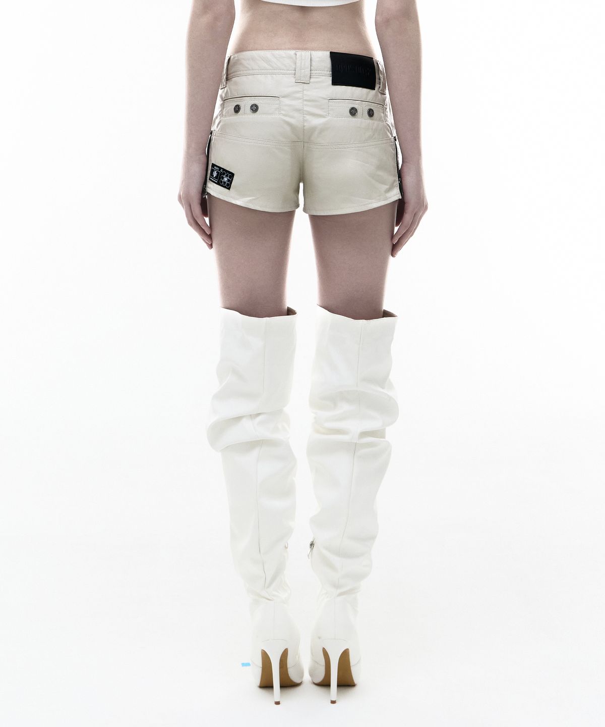 오퍼스 0012(OPUS 0012) Op. 08 VILLAIN LEATHER MICRO PANTS IVORY