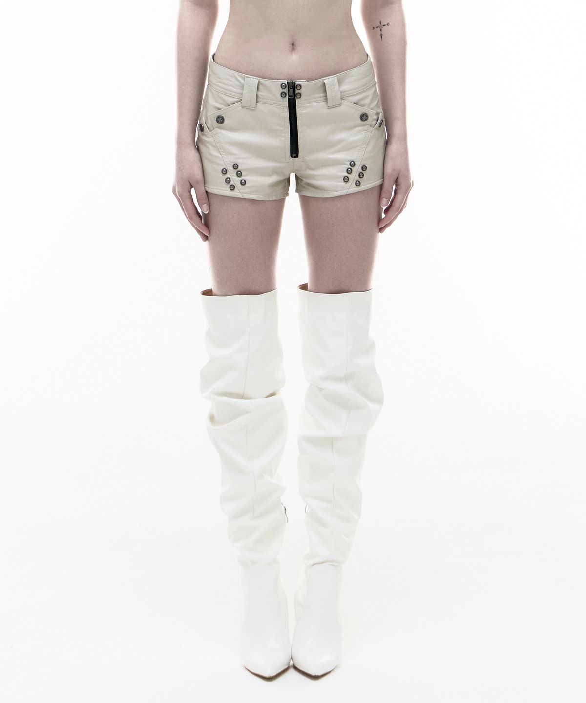 오퍼스 0012(OPUS 0012) Op. 08 VILLAIN LEATHER MICRO PANTS IVORY