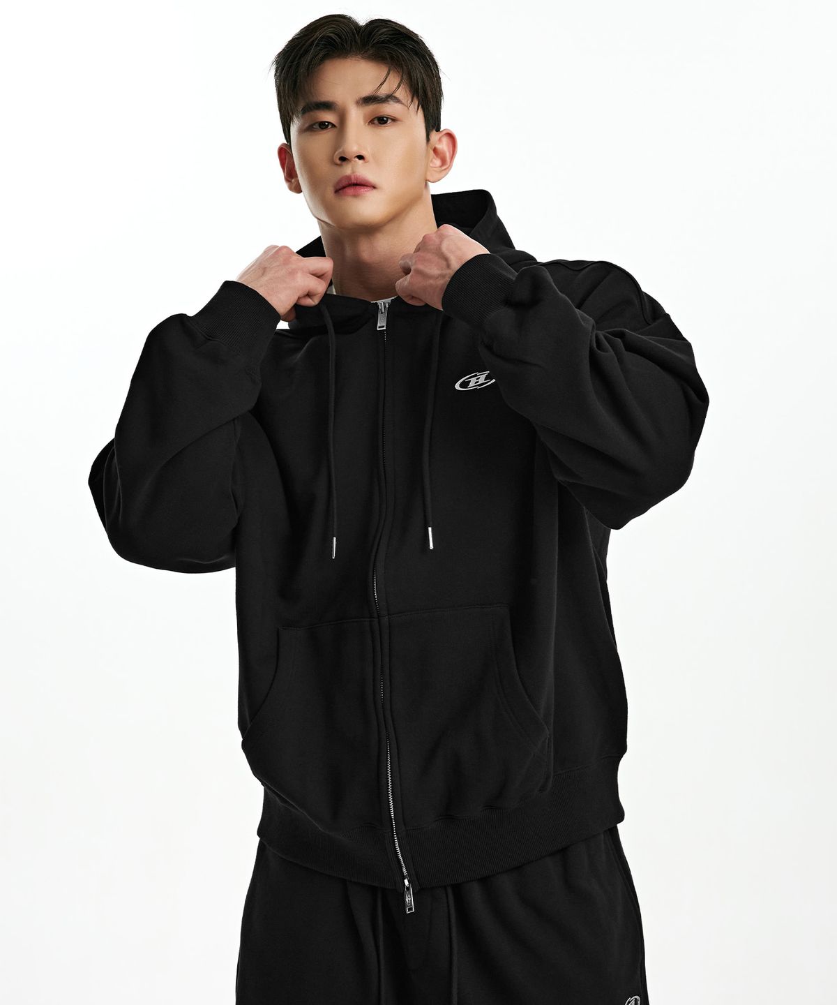 본투윈(BORN TO WIN) CHROME B HOODIE ZIP-UP [BLACK]